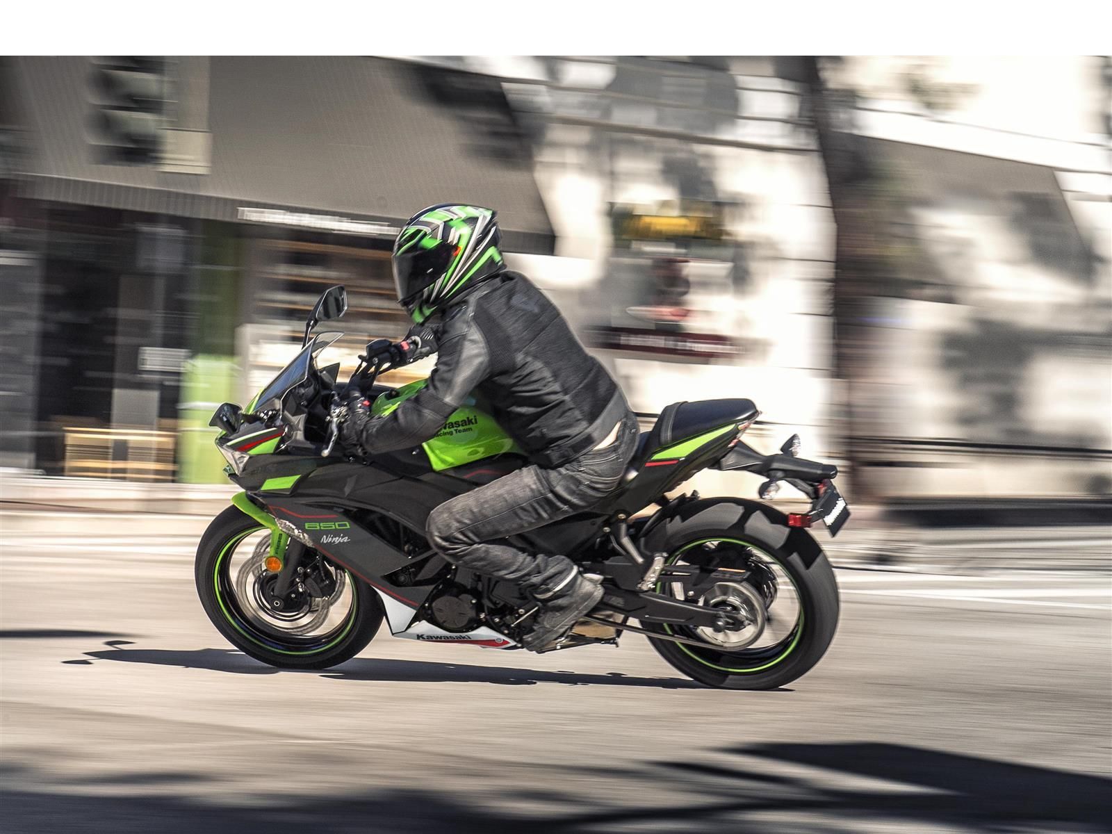 Мотоцикл KAWASAKI NINJA 650 - Lime Green/Ebony/Pearl Blizzard White '2024